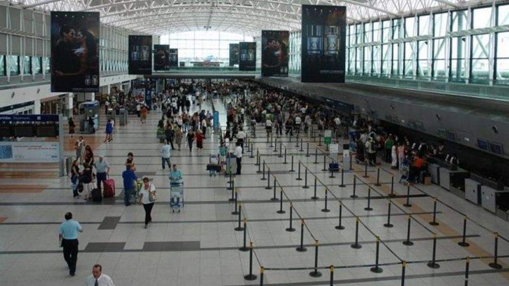 Una imagen del aeropuerto de Ezeiza, a pocos metros de dónde fue el derrumbe. (Archivo)