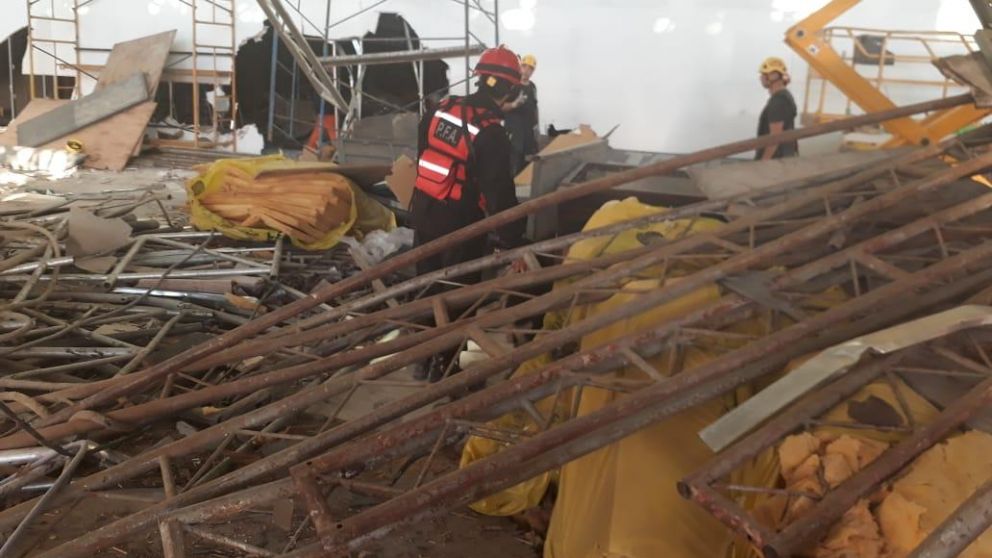 El derrumbe se registró en el aeropuerto internacional de Ezeiza.