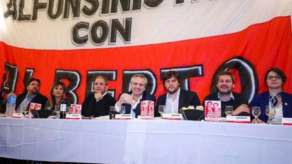 Leandro Santoro habló en "Lo Dice Embón" por Radio FMQ sobre el encuentro con Alberto Fernández.