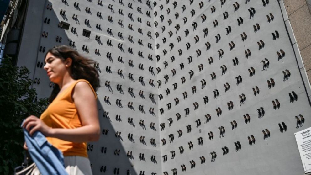 La obra de arte simboliza la violencia de género.