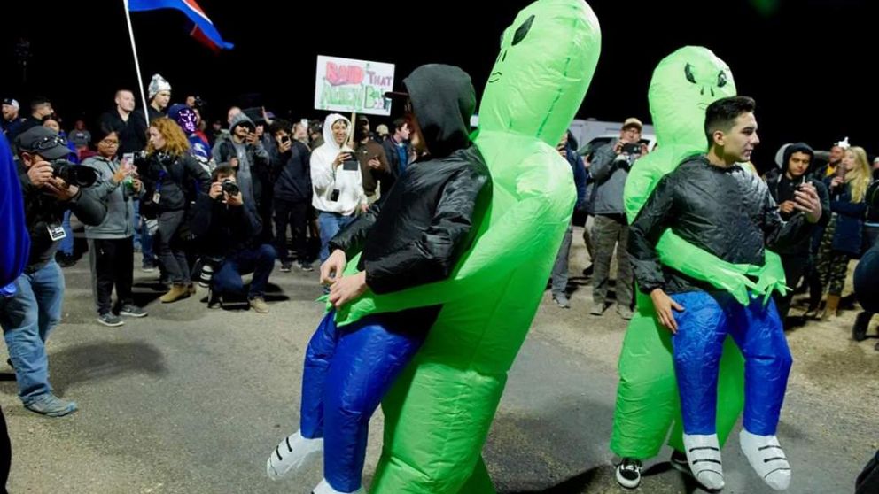 Cientos de personas "invadieron" el Área 51.