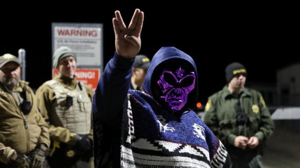 La gente cree que el gobierno esconde "aliens" en el Área 51. (Twitter)