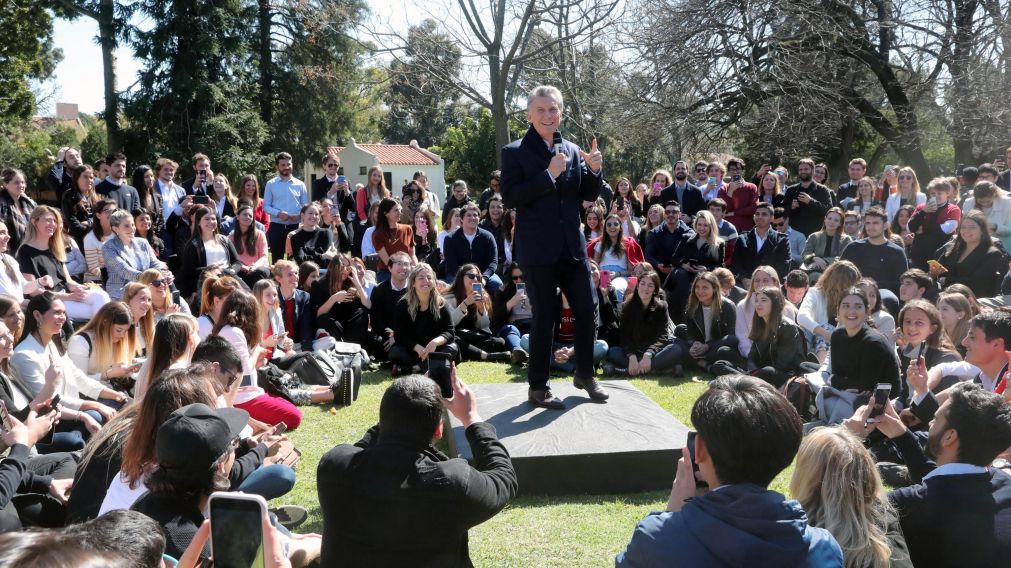 El Presidente, junto a los jóvenes. (Presidencia)