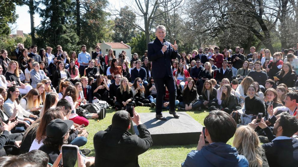 El Presidente, junto a los jóvenes. (Presidencia)