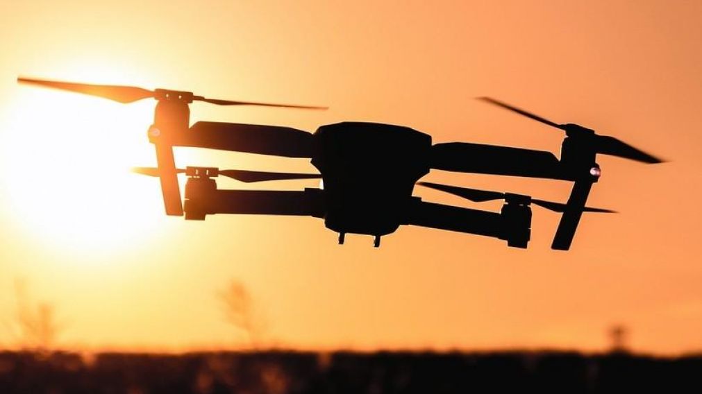 Loco usaba un drone para lanzar bombas a la casa de su ex novia