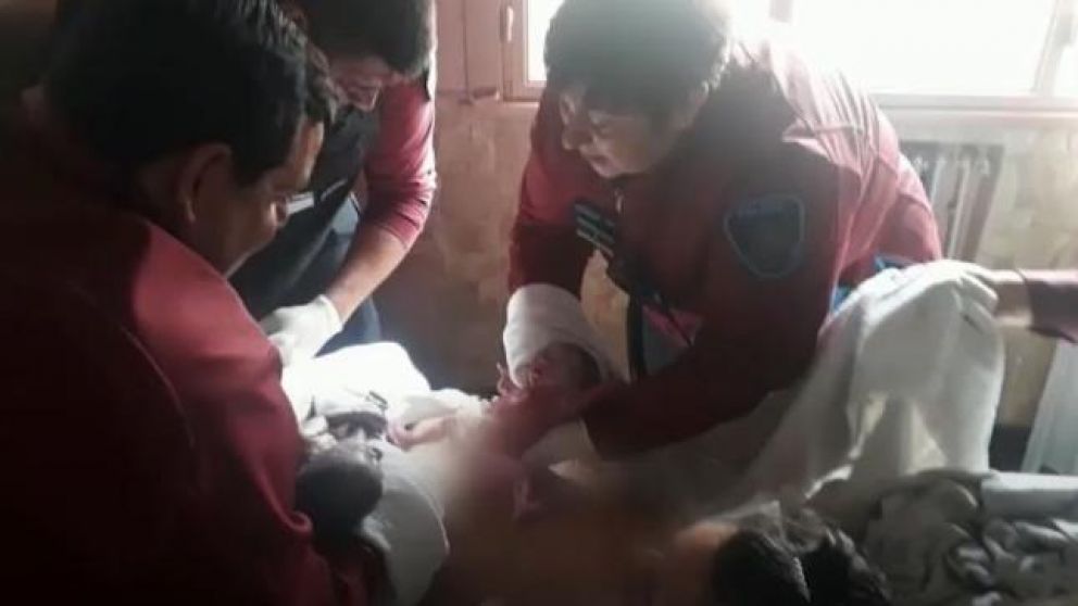 Emoción en el albergue transitorio. (Captura de TV).