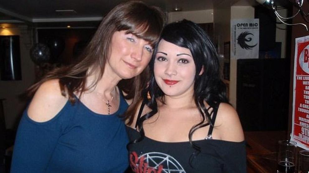 Una de las últimas fotos publicadas de Shabrina Miah y su mamá.