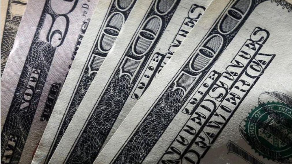 La divisa estadounidense cerró la jornada en alza a pasar de los movimientos del Banco Central.
