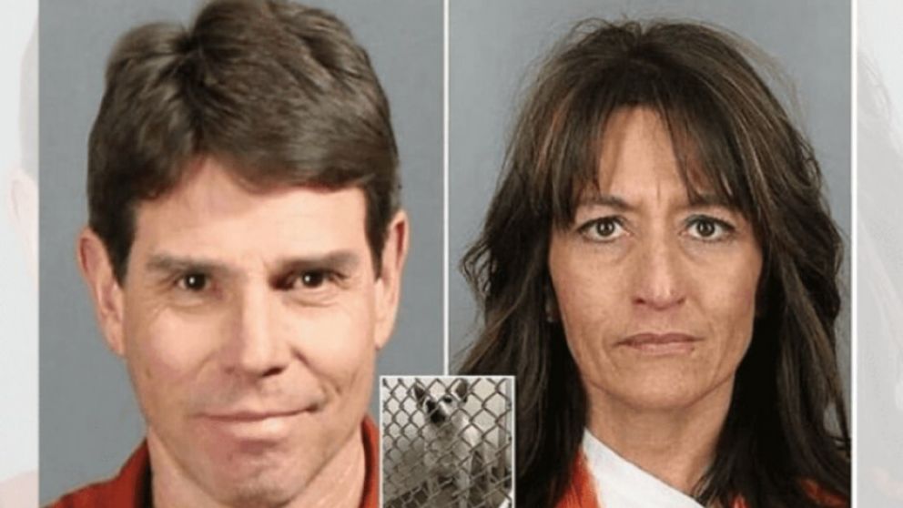 Los oficiales encontraron fotografías de ambos manteniendo relaciones con el perro.