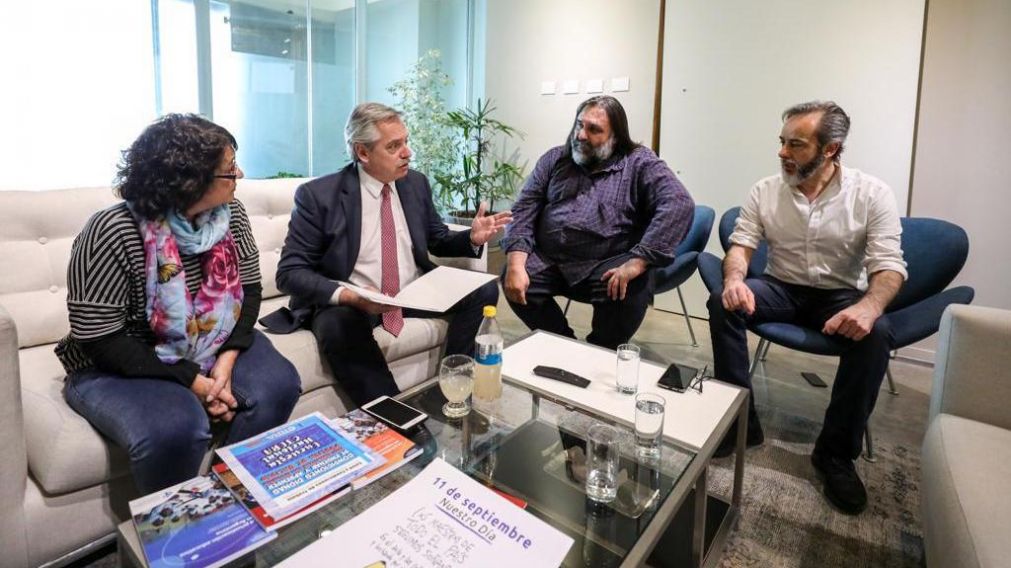 El candidato a presidente del Frente de Todos se reunió con dirigentes de Ctera.