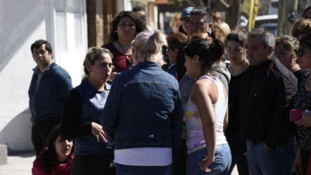 Las hermanas de Cielo López se acercaron al lugar del allanamiento para pedir justicia