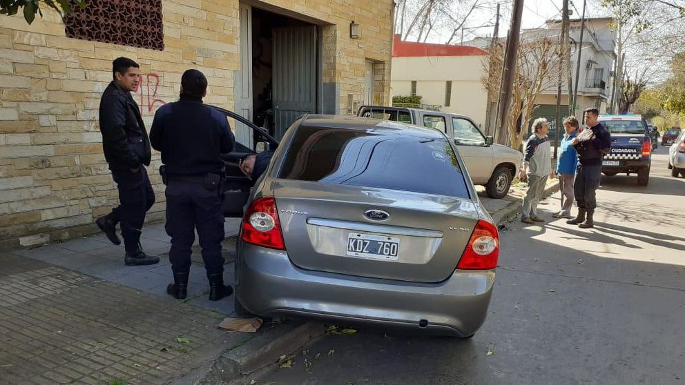Este es el automóvil en el que se desplazaba el delincuente, de 23 años.