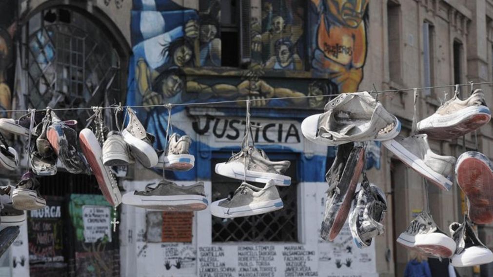 Tras la tragedia, parte del santuario que levantaron los familiares de las v�ctimas.