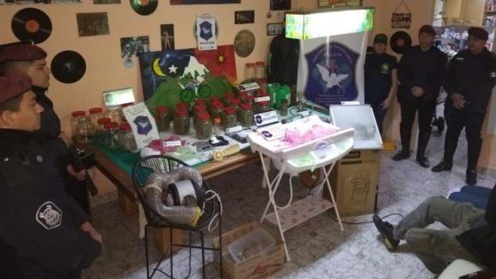 Objetos secuestrados en el operativo realizado en la casa de la empleada judicial y su pareja.