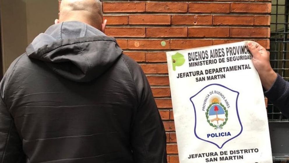 El malviviente fue capturado por los efectivos policiales en la localidad bonaerense de Villa Lynch.
