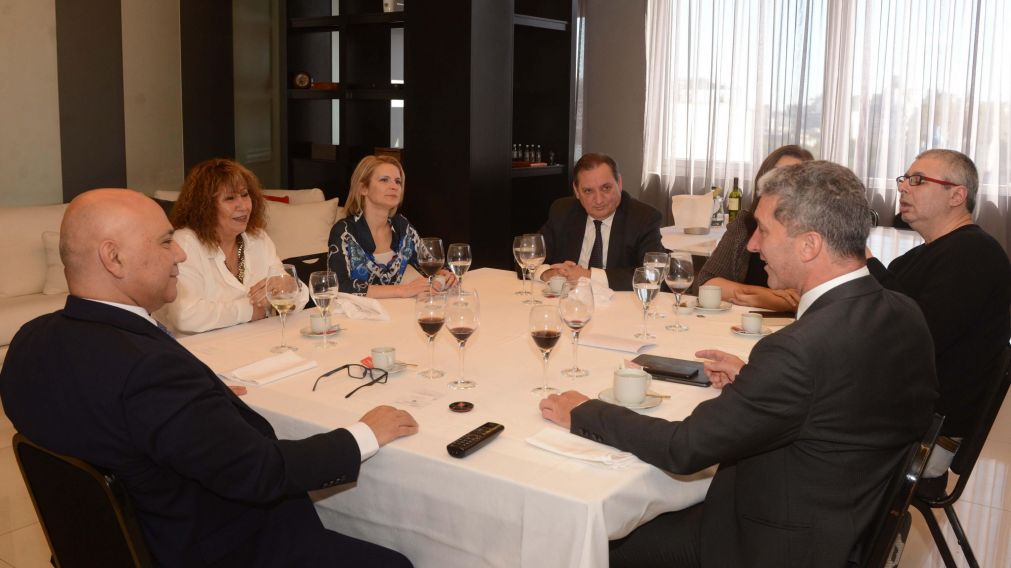 Las autoridades del grupo Crónica compartieron la mesa con cuatro invitados (Hernán Nersesian - Diario Crónica)