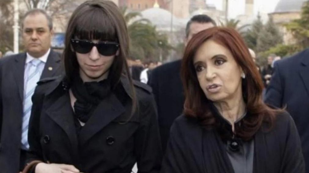 Cristina est� junto a Florencia en Cuba. 