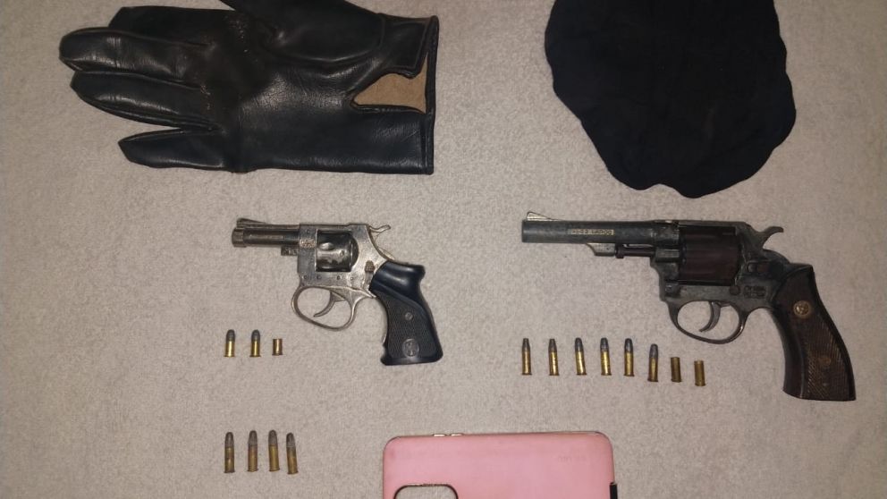 Al autor del crimen le secuestraron estos elementos en la vivienda de Del Viso.