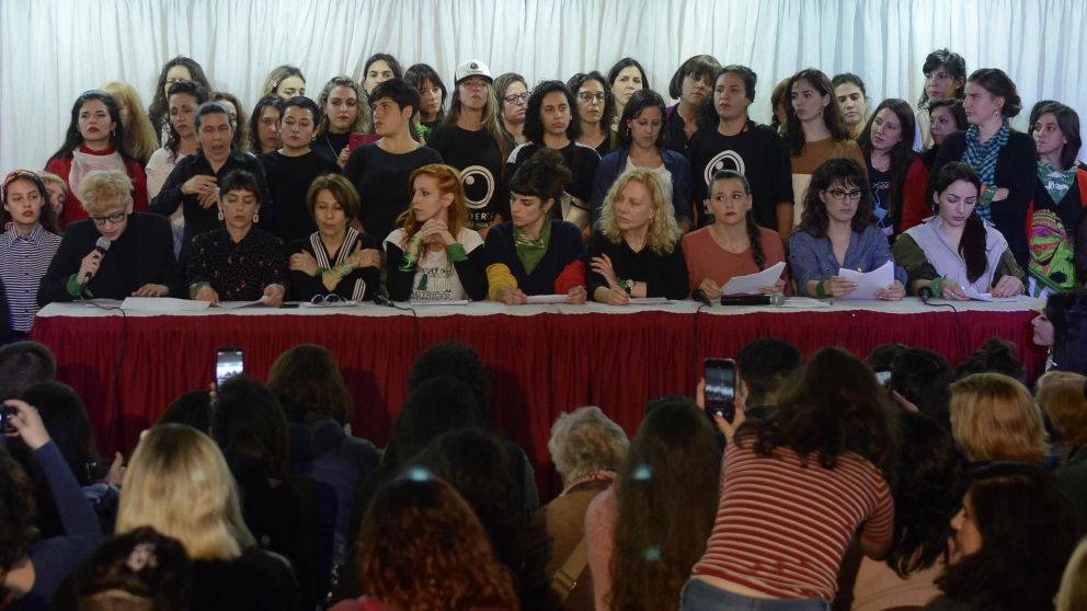 Así fue leída la denuncia del colectivo feminista. (Fernando Pérez Re-Crónica)