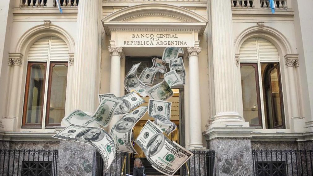 D�lar subi� a $58,41 en el promedio de los bancos porte�os.