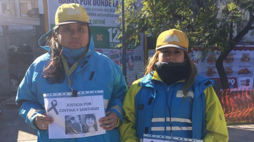 La jóvenes trabajan y reclaman justicia por sus compañeros (Crónica).