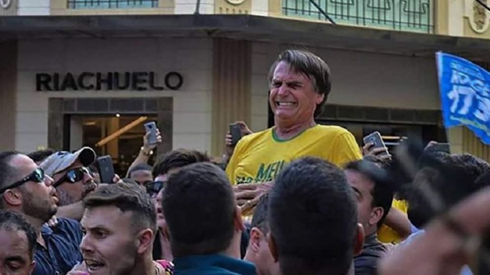 Por el ataque, Bolsonaro fue sometido a cuatro cirugías.
