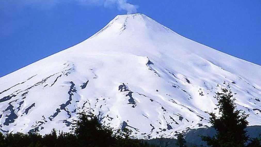 El alerta por el volcán Villarrica pasó de amarillo a naranja.