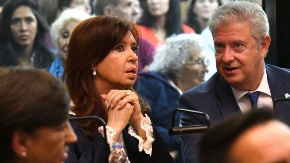 La ex presidenta espera que resuelvan cuanto antes su pedido para viajar.