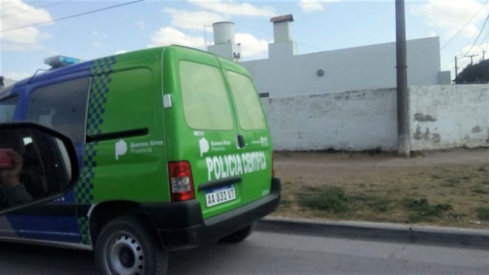 Policía científica se apersonó para realizar pericias sobre los restos.