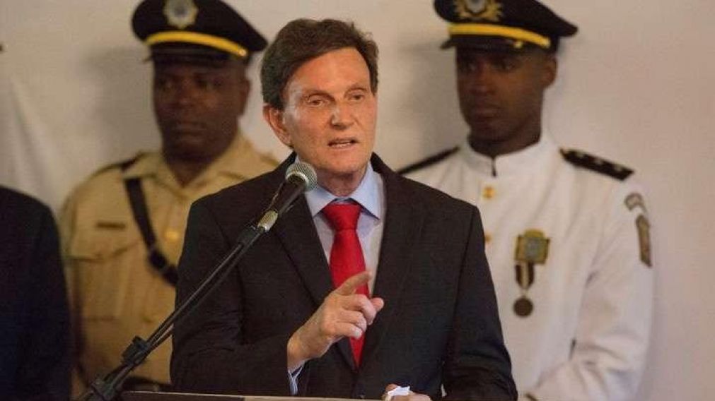 El alcalde Marcelo Crivella ordená retirar ejemplares de un cómic por tener "un beso gay".