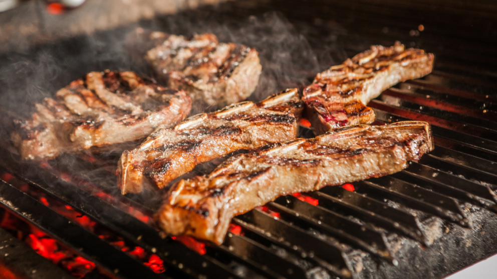 Miles de personas planean "asado" en casa de vegana que demandó a los vecinos por el "olor a parrilla".