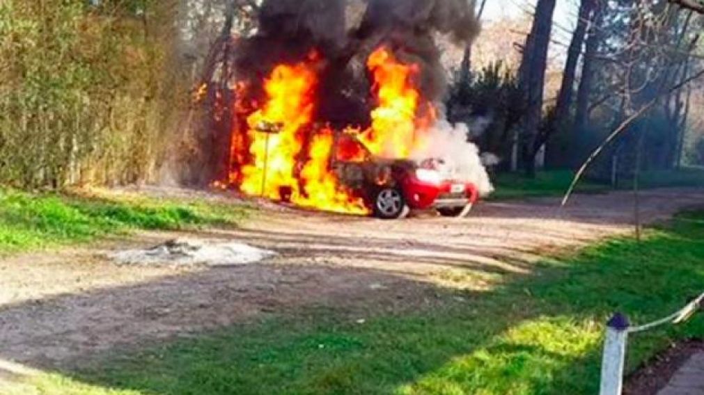 El atacante prendió fuego el cadáver.