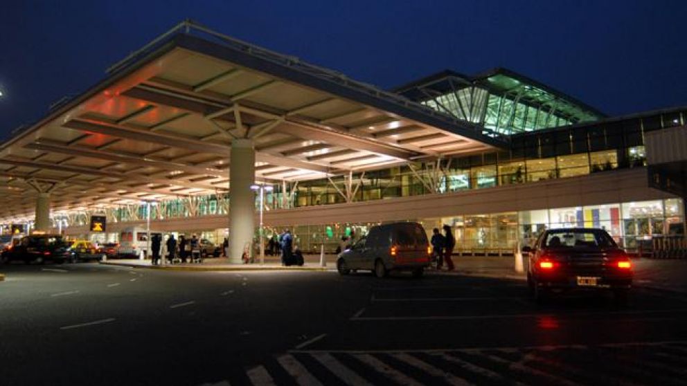 Los vuelos internacionales de Aerolíneas Argentinas, en el Aeropuerto de Ezeiza, salieron demorados.
