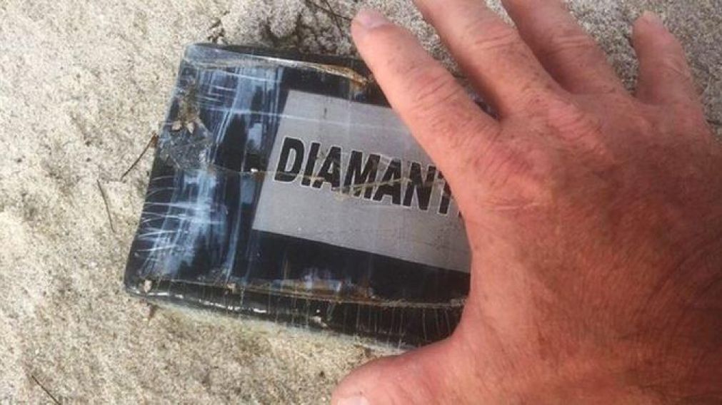 Dorian arrastr� 16 paquetes de coca�na a la playa de Florida