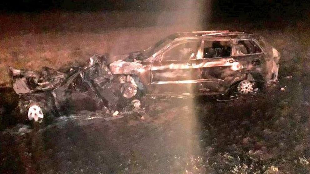 El auto de las víctimas quedó consumido por las llamas.