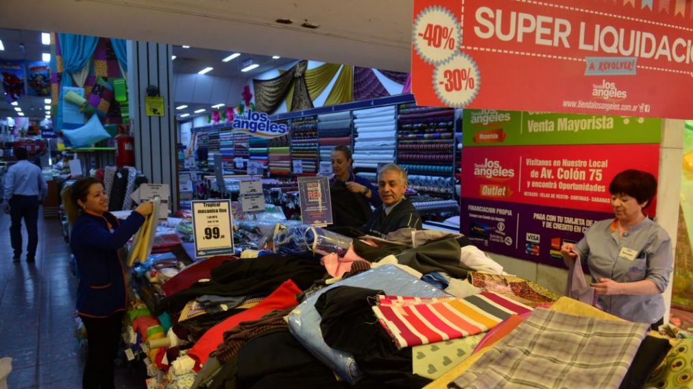 "Ese día no se podrá ofrecer franco compensatorio de descanso semanal", destacaron organismos mercantiles en un comunicado (Télam).