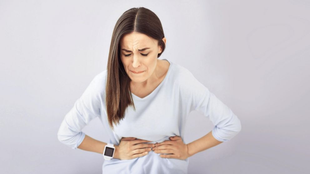 La hepatitis provoca la inflamación del hígado.