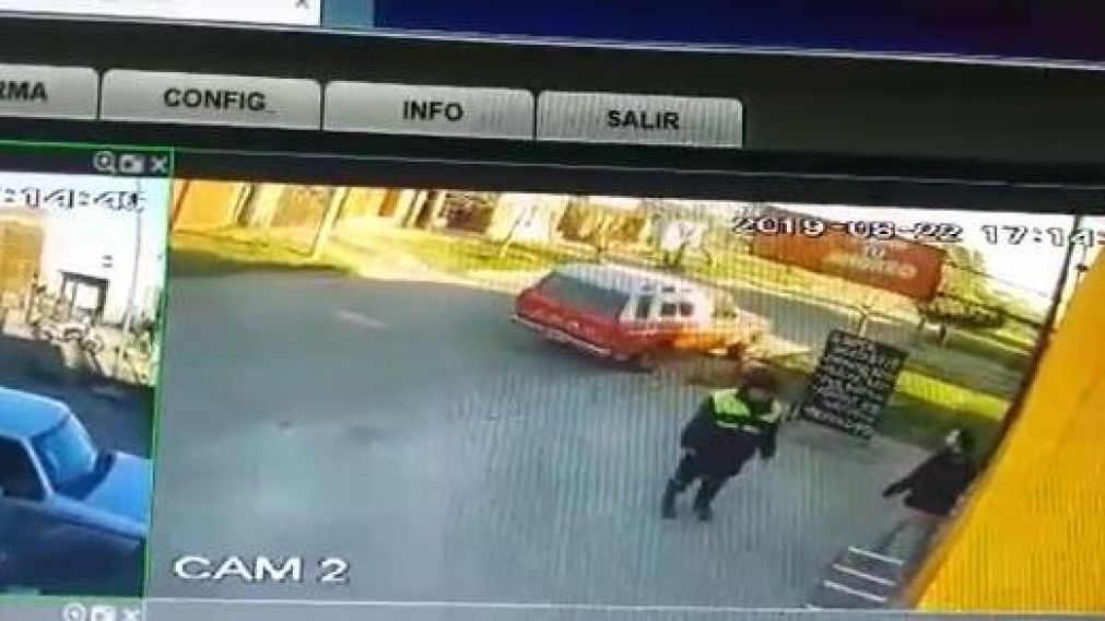 El hecho quedó registrado por cámaras de seguridad. (Captura)