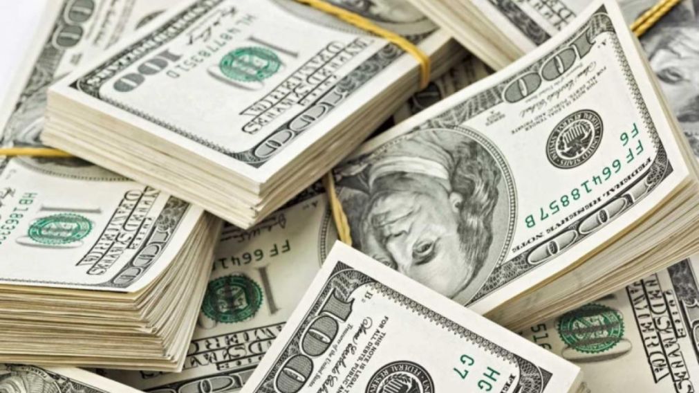 La divisa estadounidense cayó en una jornada con poco volumen de negocios.