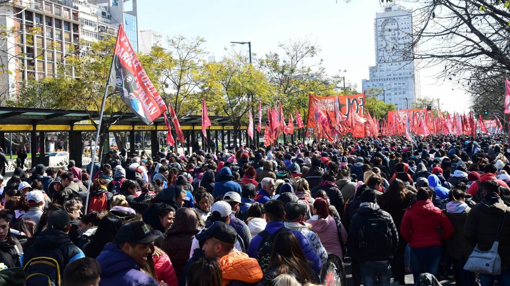 Los manifestantes se concentraron para marchar hacia el Ministerio de Desarrollo Social.