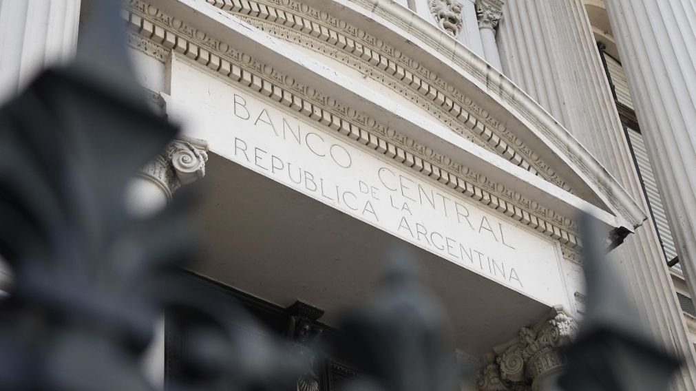 El Central habilit� a los bancos a tener m�s d�lares en las sucursales.