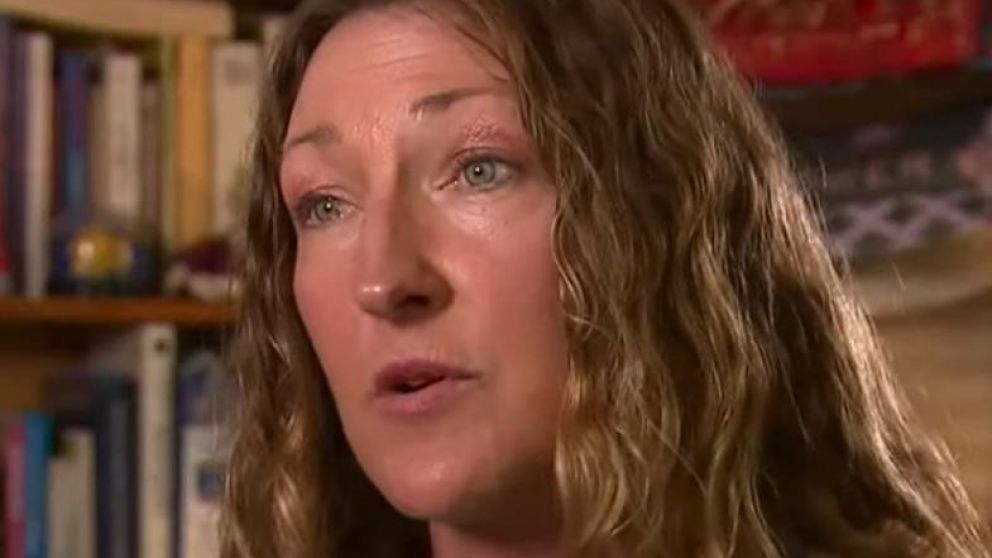 Cilla Carden aseguró que no podía salir a su jardín por el olor de la parrilla de sus vecinos.