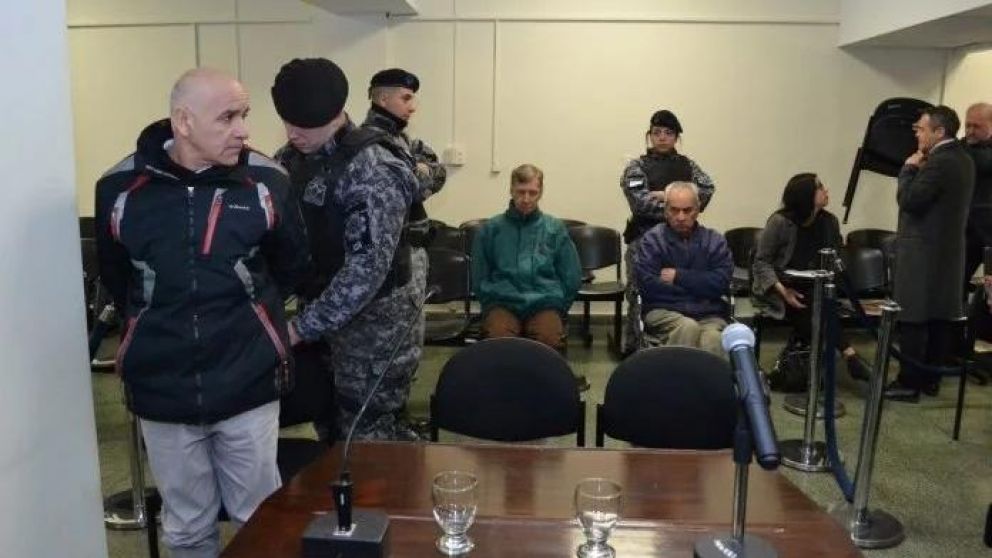 Una joven de identidad reservada aseguró haber sido violada y/o manoseada por todos los implicados.