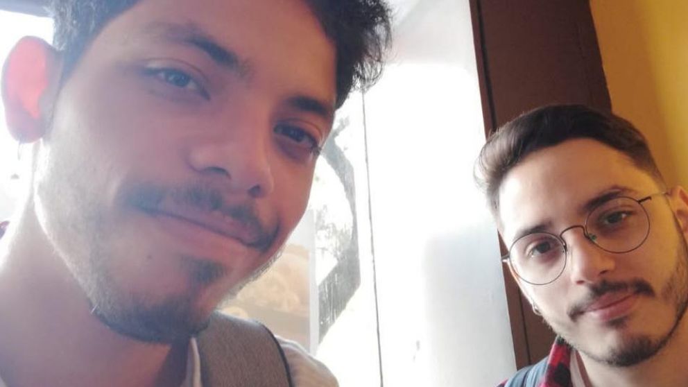 Reyvis Henrríquez y Luis Martín fueron agredidos y golpeados. (Twitter)