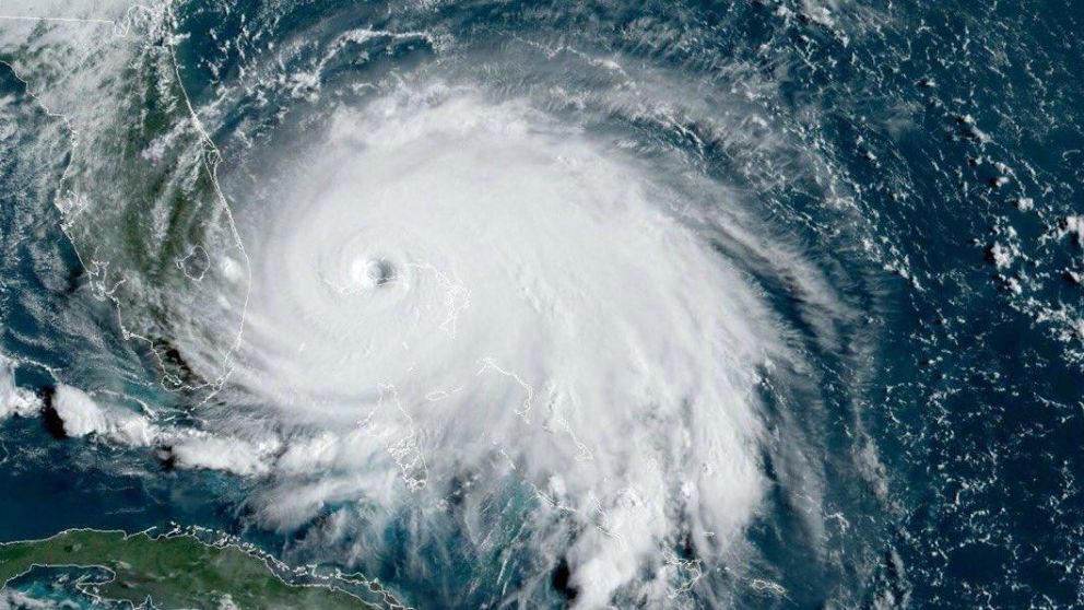 Dorian se desplaza desde el norte de las islas Bahamas hacia el noroeste. (Twitter)