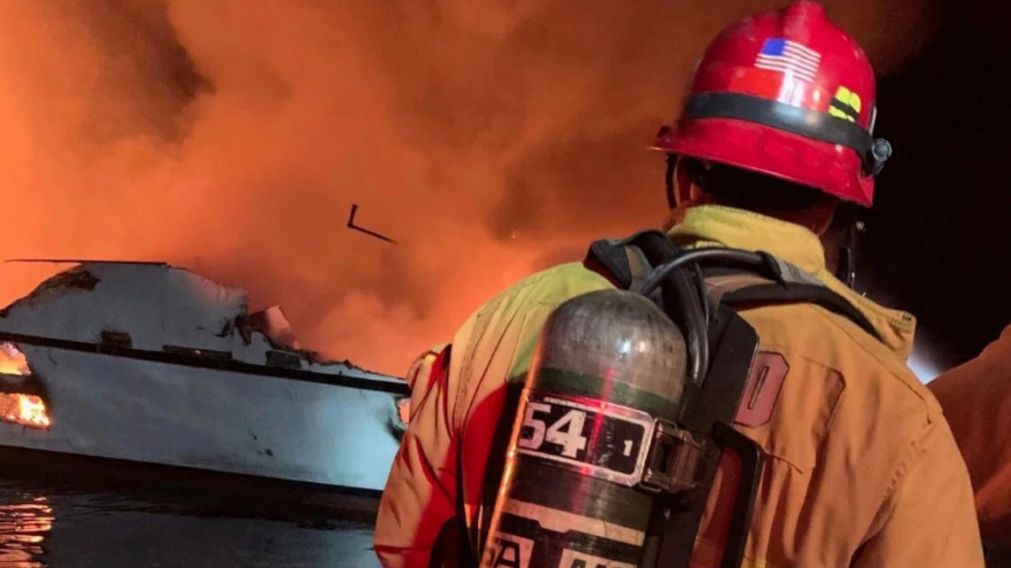 Ascienden a 25 los muertos por el incendio de un barco en California