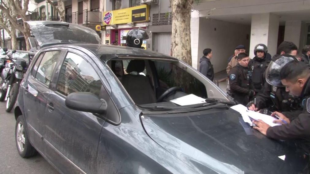 La pareja circulaba por la Avenida Díaz Vélez al 5100.
