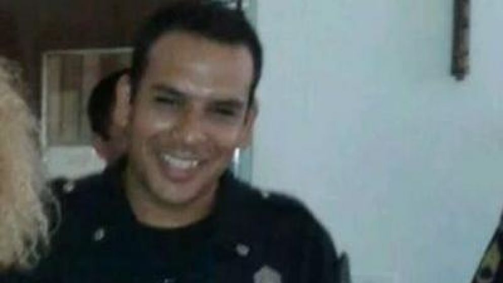 Esteban Ramírez, el policía que pateó al hombre que luego perdió la vida.