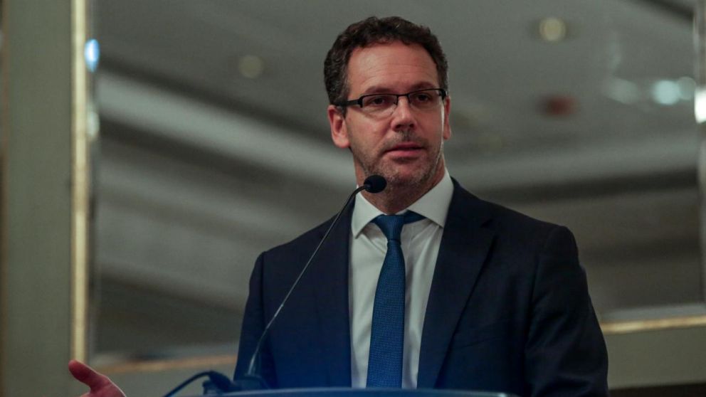 Sandleris mantuvo una reunión con bancarios tras el anuncio de control de cambios.