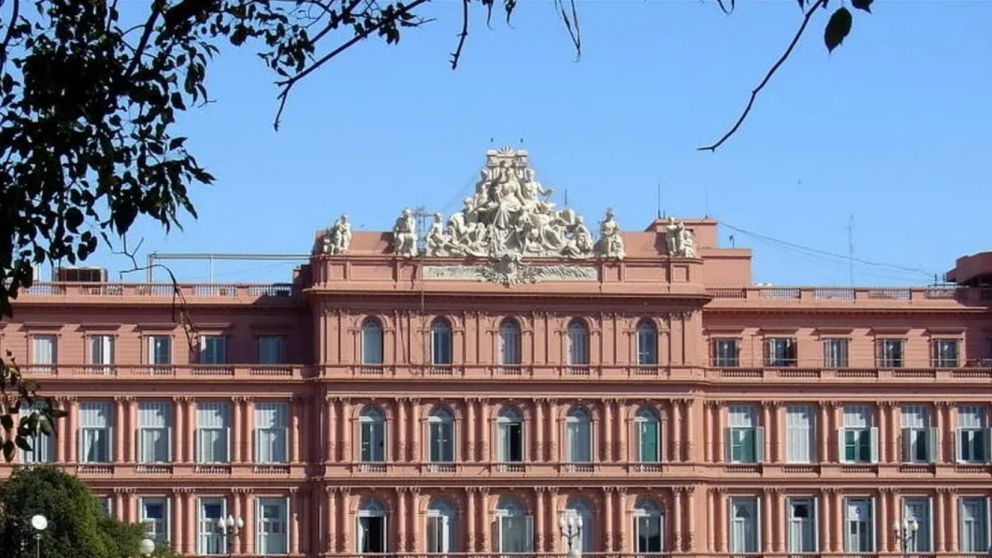 Principio de incendio en la Casa Rosada por un cortocircuito en el primer piso.